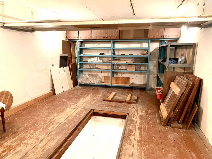 Гараж, > 30 м²