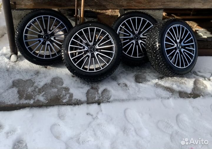 Pirelli Ice Zero 2 235/45 R18 98