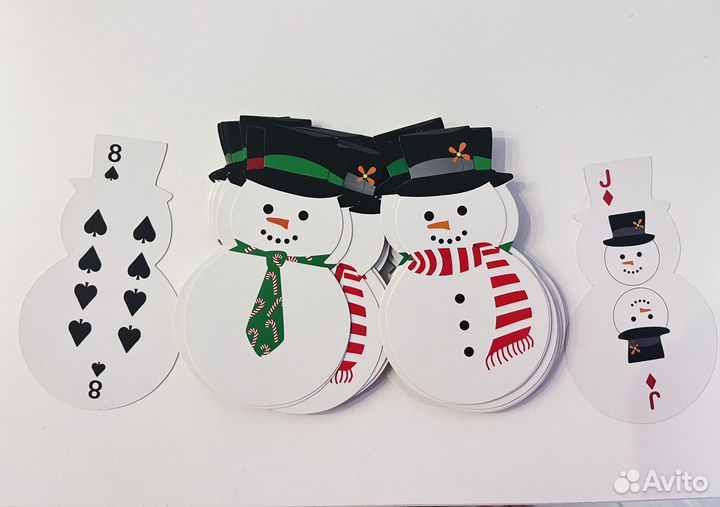 Колода карт в виде снеговика
