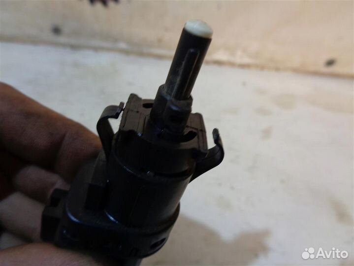 Датчик включения стопсигнала Ford Focus 2 дорест