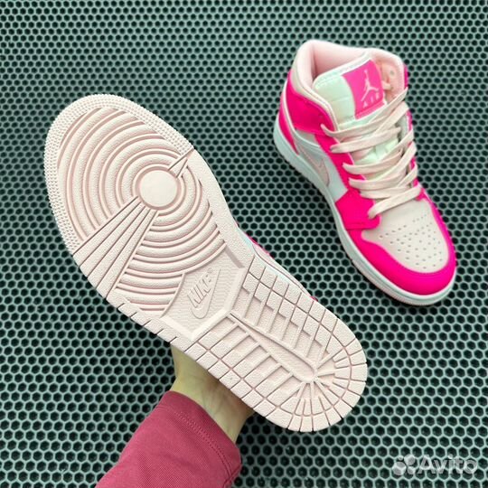 Кроссовки Nike Air Jordan 1 Mid