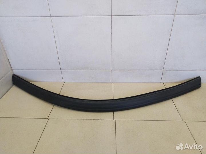 Уплотнитель капота X1 E84 2009