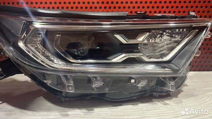 Фара правая Toyota Rav 4 2021 XA50