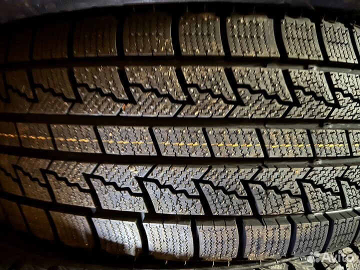 Roadstone Winguard Ice 215/60 R16 95Q