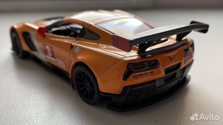Модель Chevrolet Corvette 1:36