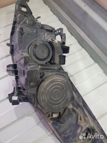 Фара правая Peugeot 207 2006-2011