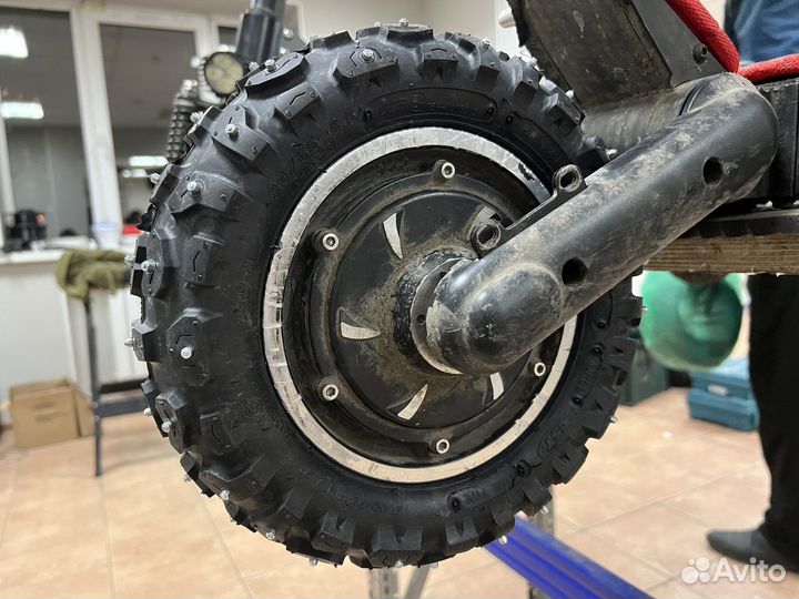 Шипованная покрышка CST 90/65-6.5