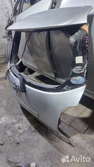 Крышка багажника toyota auris