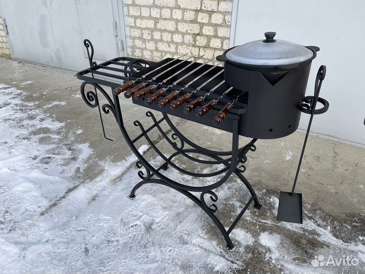 Мангал с очагом кованый с подставкой