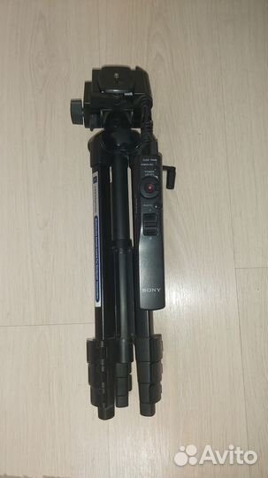 Штатив для фото-видеокамеры