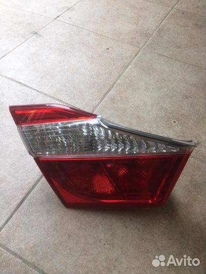 Фонарь задний левый внутренний Toyota Camry XV50