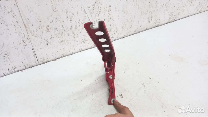 Петля капота левая Skoda Octavia A5