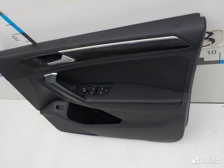 Обшивка двери передней правой на Volkswagen Tiguan
