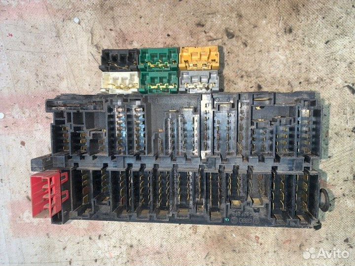 Блок предохранителей Volkswagen Passat B4 2E 1995