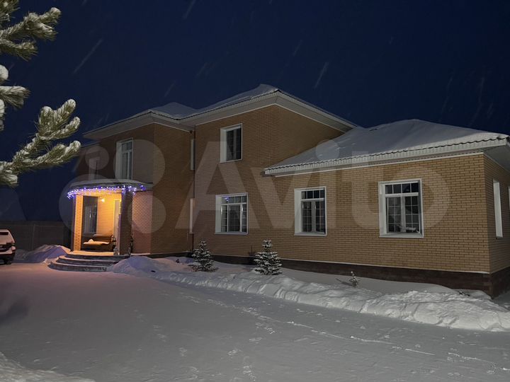 Коттедж 900 м² на участке 100 сот.