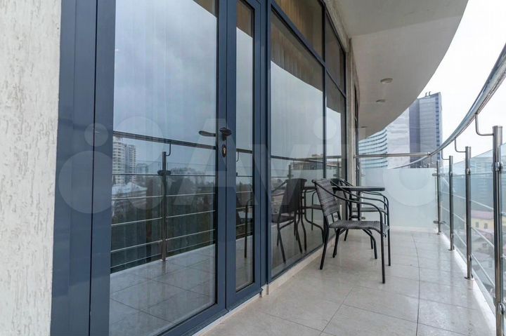 2-к. квартира, 56 м², 8/17 эт.