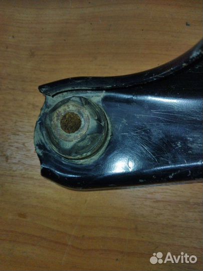 Рычаг подвески передний левый Renault Logan 2 L8