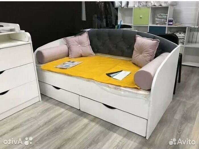 Кровать детская разные цвета мягк спинка лдсп