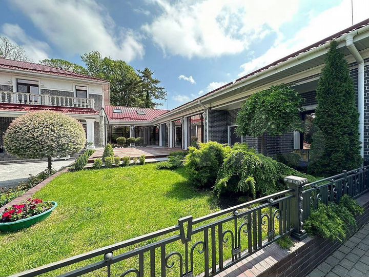 Дом 500 м² на участке 10 сот.