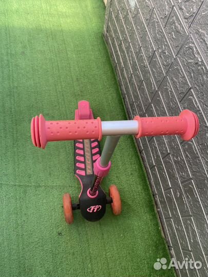 Самокат трехколесный