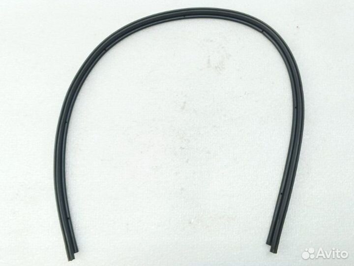 Уплотнитель двери задний правый Kia Sportage 4 QL