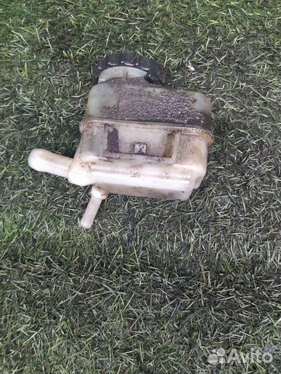 Бачок гур Toyota Avensis