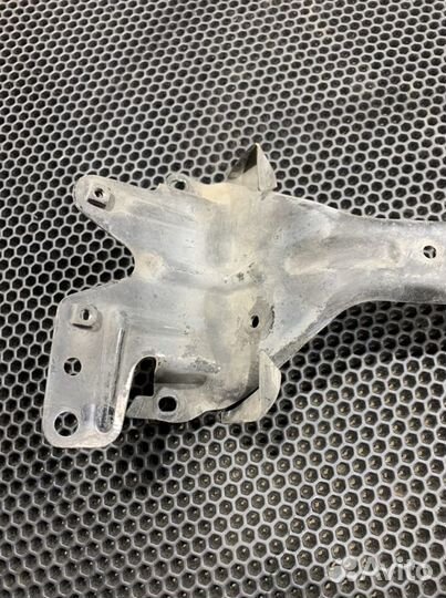 Кронштейн замка капота Каен Туарег Cayenne