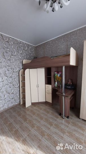 Детская кровать чердак со столом и шкафом