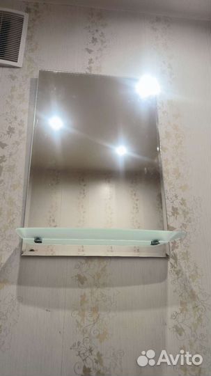 Зеркало с полочкой новое
