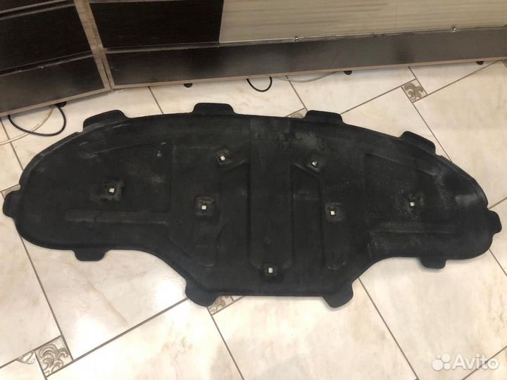 Шумоизоляция капота Audi A8 D4 2010-2017г