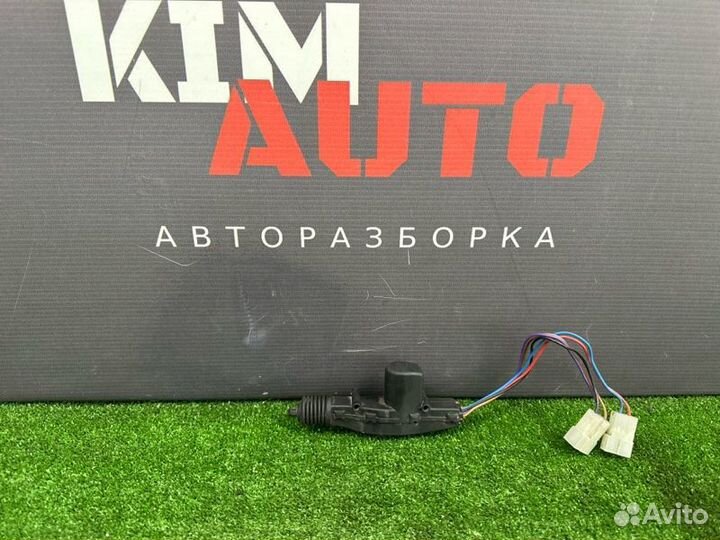 Активатор замка двери передний левый Renault Logan