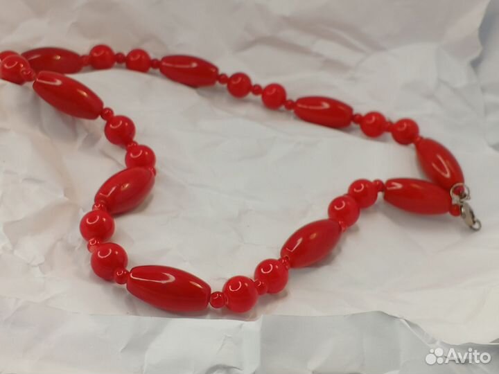 Украшение из красного камня