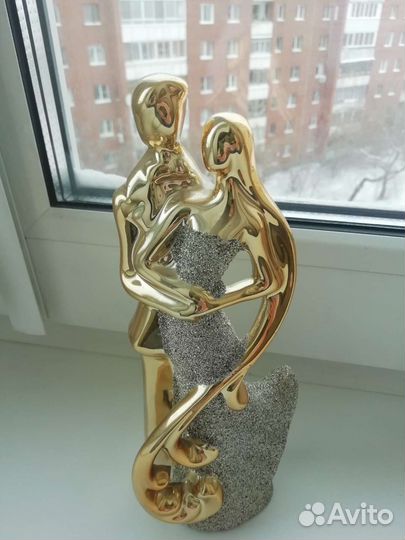 Статуэтка влюблённая пара