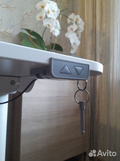 Стол IKEA Bekant с электроприводом 160х80