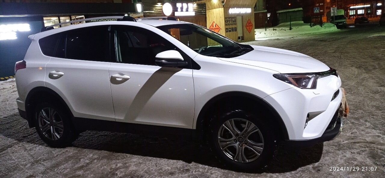Toyota RAV4: фото владельца