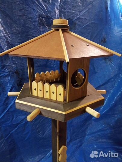 Кормушка декоративная на стойке