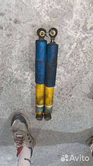 Задний амортизатор на мерседес 639