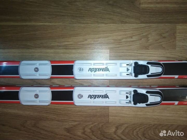 Продам комплект лыж