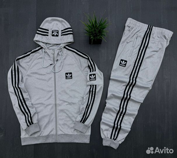 Спортивный костюм Adidas весенний