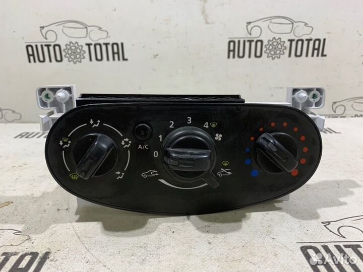 Блок управления отопителем Renault Sandero 1