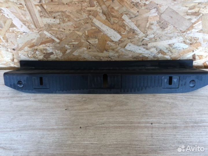 Накладка двери багажника задняя Mercedes-Benz