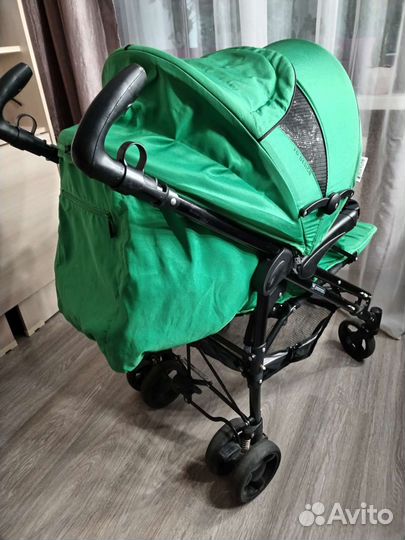 Коляска прогулочная всесезонная