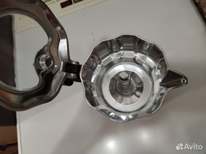 Гейзерная кофеварка Polaris новая