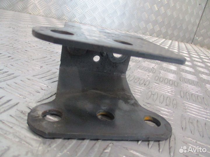 Кронштейн кабины правый Mercedes-Benz A9303103863