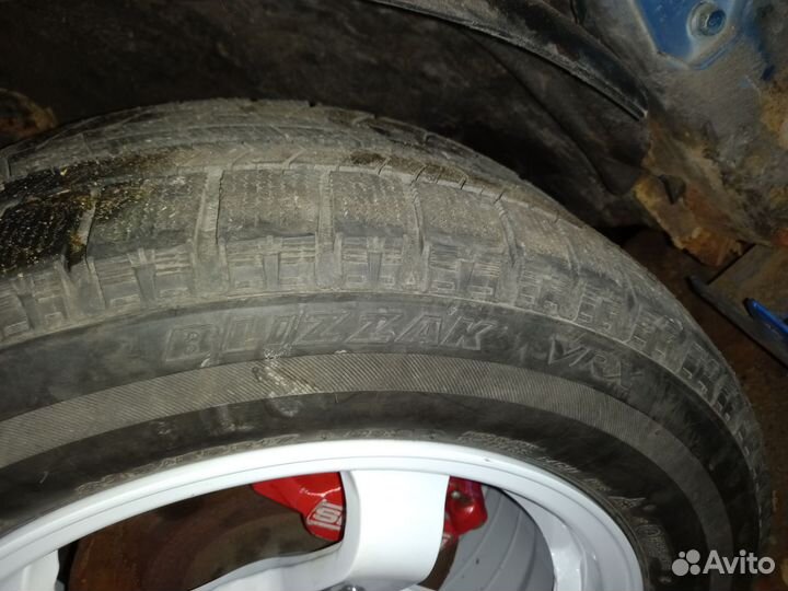 Bridgestone Blizzak VRX 235/55 R17