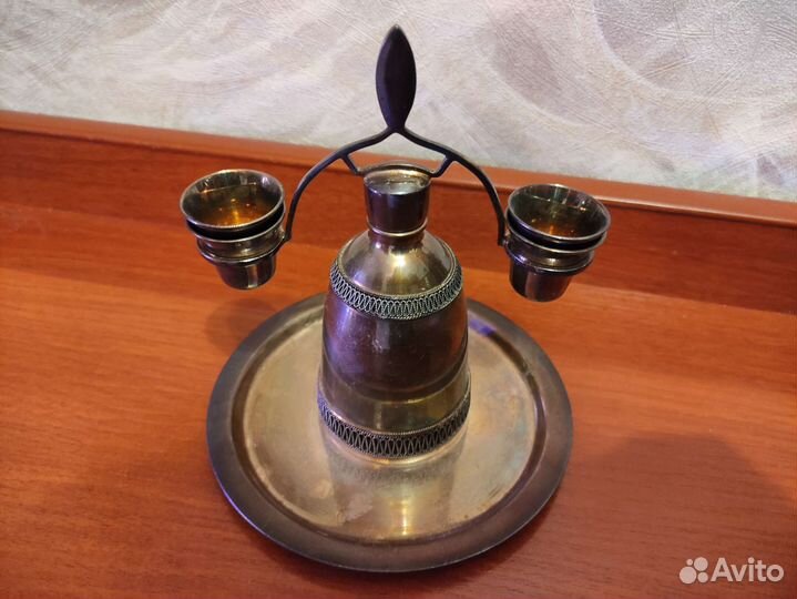 Металлическая бутылочка с коромыслом