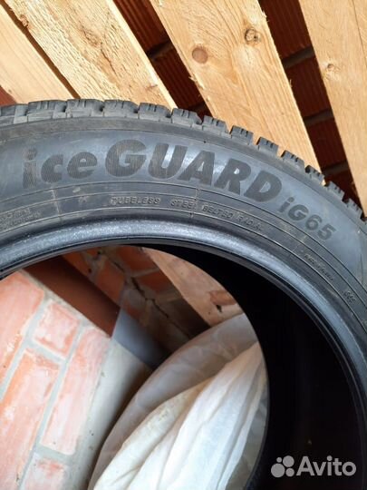 Yokohama IceGuard Stud IG65 215 R17