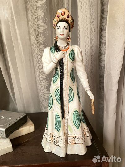 Статуэтка фарфор