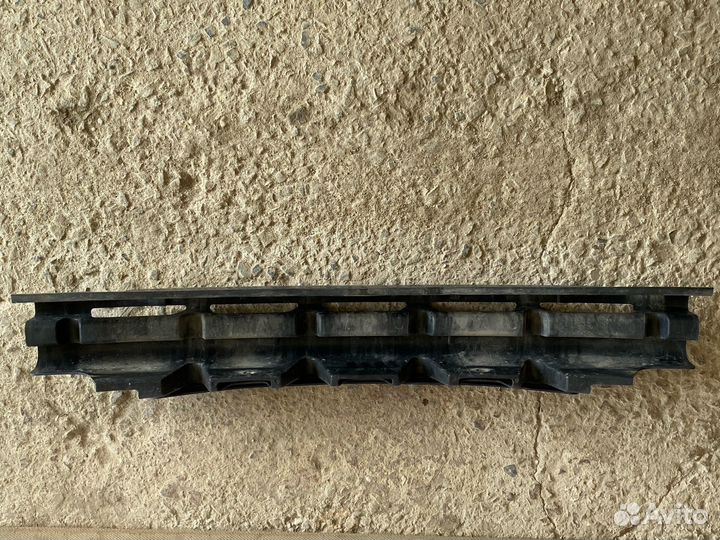 Усилитель переднего бампера priora 1