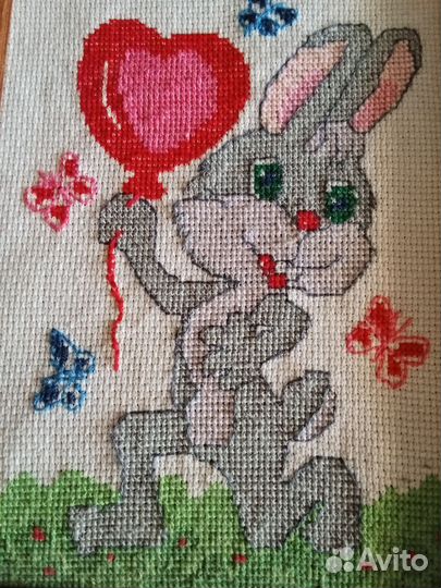 Зайка с шариком. Вышивка крестиком